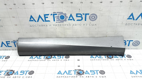 Ornamente ușă spate stânga inferioară Mitsubishi Outlander 22-25, structură, fisură în fixare