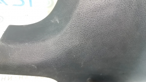 Накладка центральной стойки нижняя левая VW Tiguan 09-18 черная, тип 1, царапины, сломано крепление