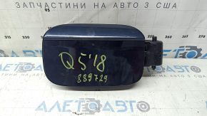 Лючок бензобака с корпусом Audi Q5 80A 18-24 сломано крепление