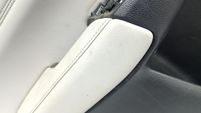 Panou ușă spate stânga pentru Honda CRV 17-22, negru, cotieră din piele gri, inserție din piele gri, ornament tip lemn, cu mâner, zgârieturi, necesită curățare, crăpătură