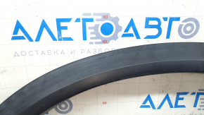 Накладка арки крыла передняя левая Nissan Rogue 21-26 US built, структура, царапины, побелел пластик, трещина в креплении, надломаны крепления