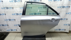 Дверь в сборе задняя левая Toyota Camry v55 15-17 usa, серебро 1J9, тычки