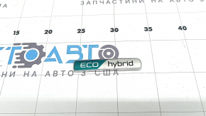 Emblema ECO HYBRID se află pe hayonul modelului Kia Sorento 2021-22.