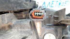 Фара передняя правая Nissan Rogue 17-18 LED, сломана направляйка, песок, под полировку