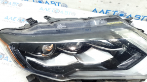Фара передняя правая Nissan Rogue 17-18 LED, сломана направляйка, песок, под полировку