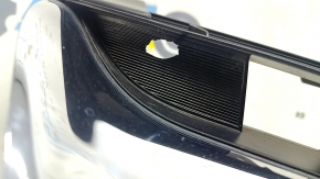 Решетка радиатора grill Toyota Camry v55 15-17 usa hybrid с эмблемой, сломано крепление, нет фрагмента, песок