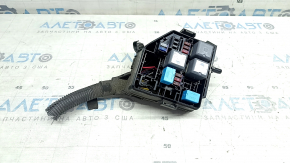 Блок предохранителей подкапотный правый Toyota Camry v55 15-17 в сборе, без крышки