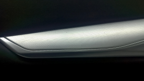 Panou ușă stânga față negru pentru Infiniti QX50 19-22, inserție din piele neagră, cotieră din piele neagră, cusături gri, ornament gri lucios, cu iluminare din spate, cu mâner, îndoit, zgârieturi