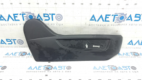 Husa pentru comenzile scaunului șoferului de la Infiniti QX50 19-25 este neagră, cu crăpături la elementele de fixare.