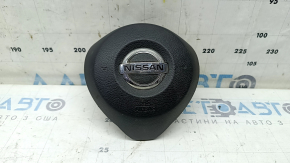 Подушка безопасности airbag в руль водительская Nissan Rogue 17-20 черная, царапина, ржавый пиропатрон