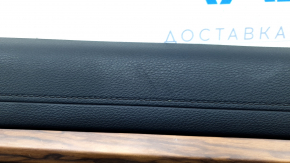 Panou ușă stânga față negru pentru Honda CRV 17-22, cotieră din material textil negru, inserție din material textil negru, ornament din lemn deschis la culoare, necesită curățare, zgârieturi, urme de 