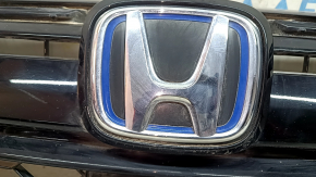 Решетка радиатора grill в сборе Honda CRV 20-22 со значком, hybrid, под радар, с накладками молдингов, песок