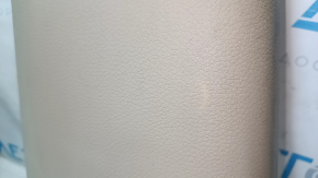 Накладка центральной стойки нижняя левая Nissan Altima 13-16 бежевая, царапины, под чистку, побелел пластик