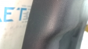 Накладка центральной стойки нижняя правая Nissan Versa 12-19 черная, царапины