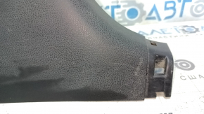 Накладка центральной стойки нижняя правая Nissan Versa 12-19 черная, царапины