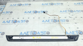 Накладка порога внешняя передняя правая Audi A6 C8 19-25 черная с хром вставкой и подсветкой, S-Line, царапины, вмятина на накладке