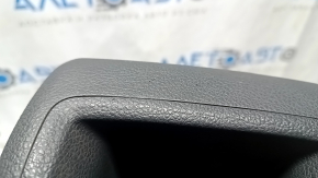 Накладка центральной консоли задняя VW Jetta 11-18 USA черная, под прикуриватель, царапины
