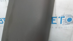 Накладка центральной стойки нижняя правая Nissan Leaf 13-17 серая, царапины, надлом крепления
