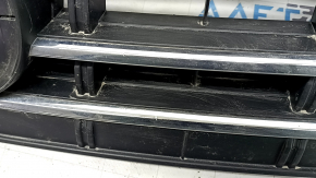 Решетка радиатора grill VW Jetta 19-21 без эмблемы под радар, песок, вздулся хром