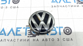 Эмблема задняя VW Jetta 19-21 сломана направляющая, царапины