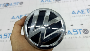 Эмблема задняя VW Jetta 19-21 сломана направляющая, царапины