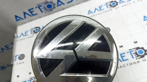 Эмблема решетки радиатора VW Jetta 19-21 под дистроник, песок, царапины