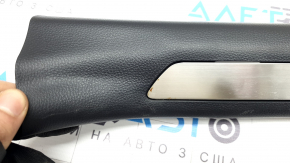 Ornamente prag ușă dreapta față pentru Toyota Venza 21-24, negre, inserție cromată, zgârieturi, coroziune, lovituri pe ornamentele cromate