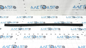 Уплотнитель капота Mercedes A-class V177 19-22 на бампере