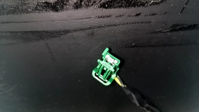 Обшивка спинки водительского сидения Jeep Cherokee KL 19-23 кожа черная, перфорация, подогрев, примята, надрывы, клей