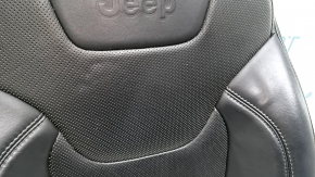 Обшивка спинки пассажирского сидения Jeep Cherokee KL 19-23 кожа черная, перфорация, подогрев, примята, надрывы, клей