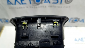 Дефлектор воздуховода центральной консоли Polestar 2 21-25 черный, с хром накладками, сломаны крепления
