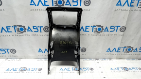 Накладка центральной консоли задняя Mazda CX-9 16-23 черная, с хром рамкой, царапины