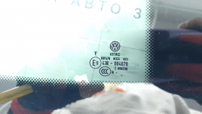 Форточка глухое стекло задняя правая VW Tiguan 18-24 тонировка, хром, надорван уплотнитель, царапины на хроме