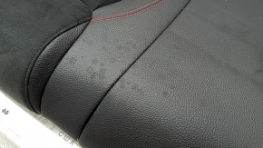 Pernă banchetă spate, rândul 2, Mercedes Clasa A V177 19-22, piele combinată cu Alcantara, neagră cu cusături roșii, șifonată, necesită curățare