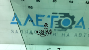 Стекло двери передней правой VW Tiguan 18-21 царапины