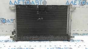 Condensatorul radiatorului de aer condiționat al modelului VW Tiguan 18-24 Keihin este îndoit, îndoit, iar fagurii cad.