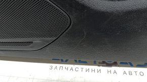 Обшивка двери карточка передняя правая Audi A5 F5 21-25 5D черная, вставка кожа черная, с накладкой черный глянец, хром, с ручкой, надрывы, потерта