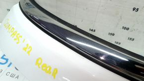 Накладка двери багажника Jeep Compass 22-26 под стеклом с хром молдингом, царапины