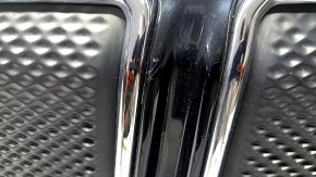 Решетка радиатора grill Jeep Compass 22-23 в сборе 3 части, глухие хром вставки, песок, цаапины