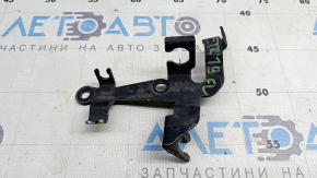 Suportul furtunului de frână stânga față al modelului Audi E-Tron 19-23 este îndoit.