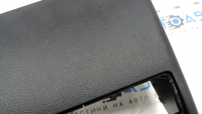 Накладка центральной консоли задняя Mazda CX-90 24-26 черная, царапины