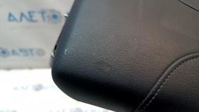 Подлокотник Nissan Rogue 17-20 кожа черная, потерта кожа