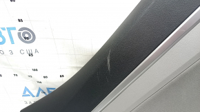 Panou decorativ ușă spate stânga Hyundai Elantra AD 19-20 gri, cotiera din cauciuc, inserție din material textil gri, ornament gri, zgârieturi, uzură