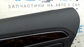 Обшивка двери карточка задняя правая Audi Q5 8R 13-17 черная, вставка черная кожа, подлокотник резина, молдинг под дерево глянец, с ручкой, потерта, царапины, сломано крепление