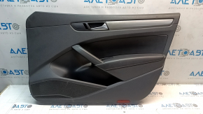 Обшивка двери карточка передняя правая VW Passat b7 12-15 USA черная с черной вставкой кожа, подлокотник кожа, молдинг серый глянец, с ручкой, примята, нет фрагмента, трещины