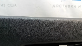 Ornament ușă, față dreapta, VW Passat b7 12-15 SUA, negru cu inserție din piele neagră, cotieră din piele, ornament gri lucios, îndoit, fragment lipsă, crăpături