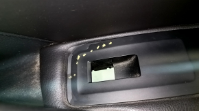 Ornament ușă, față dreapta, VW Passat b7 12-15 SUA, negru cu inserție din piele neagră, cotieră din piele, ornament gri lucios, îndoit, fragment lipsă, crăpături