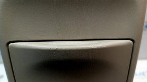 Накладка центральной консоли задняя Toyota Prius V 12-14 бежевая, с подстаканниками, царапины