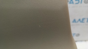 Накладка центральной консоли задняя Toyota Prius V 12-14 бежевая, с подстаканниками, царапины
