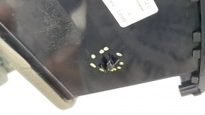 Deflector de aer pe panoul frontal, central stânga, Porsche Macan 15-15, fără iluminare, negru cu crom, suportul este spart, cromul se dezlipește